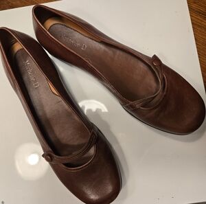 Michelle D Leather Flats 10M NWOT